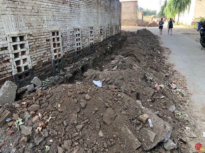 【啄木鸟行动】长清区青南村施工渣土裸露堆放