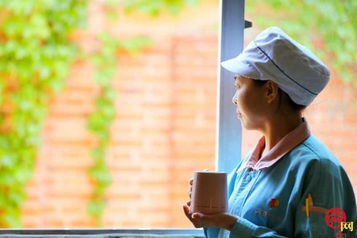 缝纫女工：一针一线　用“匠心”缝制人生