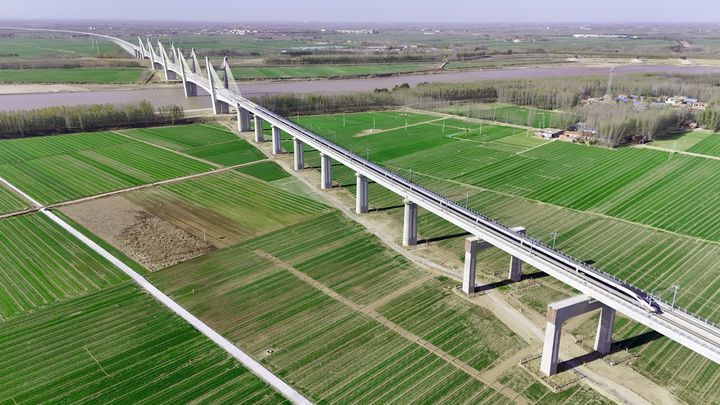 新列车运行图1月10日起实施 国铁济南局办理旅客列车总数首破千列