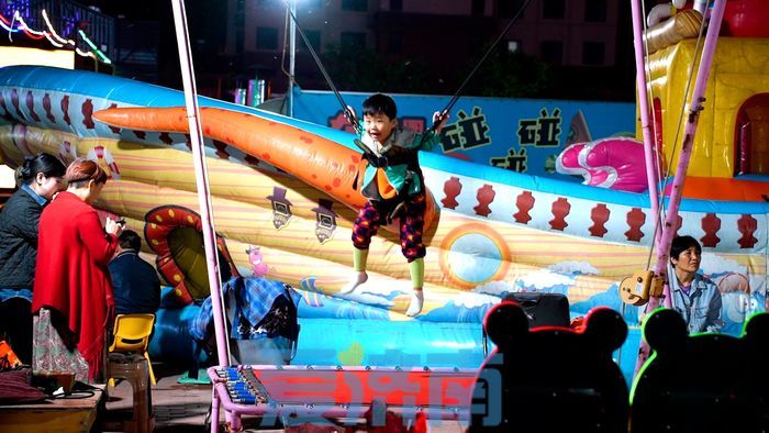 济南这些夜市“花式上新”，一幅活力满满的夜宴图徐徐展开