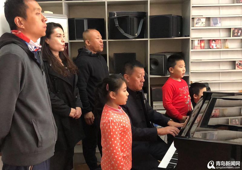 青岛口哨大师吹出世界冠军 上海粉丝打飞的来学