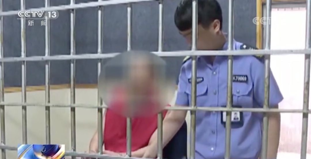 细思极恐！他们偷偷溜进医院诊室，真实目的是什么