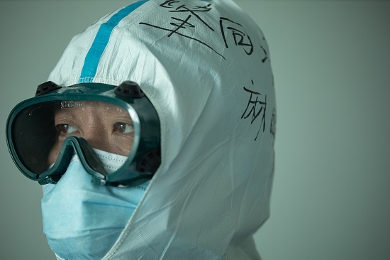 直击插管敢死队90秒：和患者口鼻相对，暴露高浓度病毒下