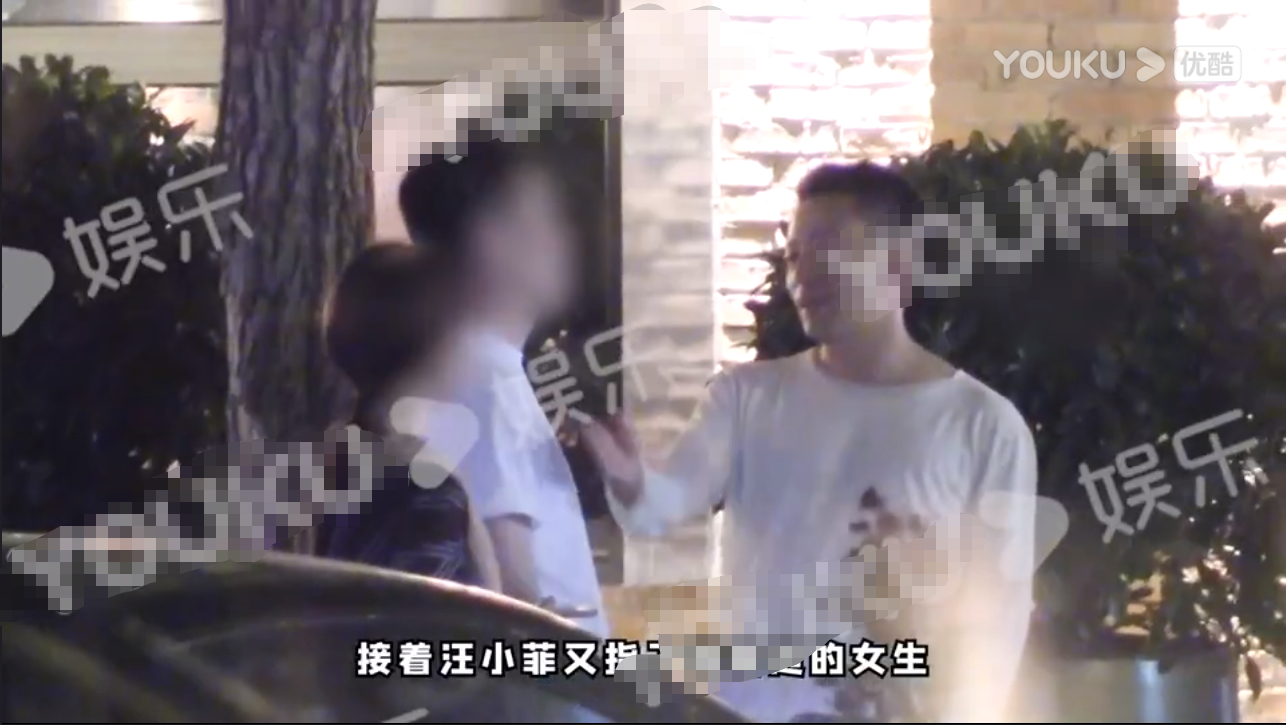 汪小菲离婚风波后首现身 与好友热聊看上去心情很好