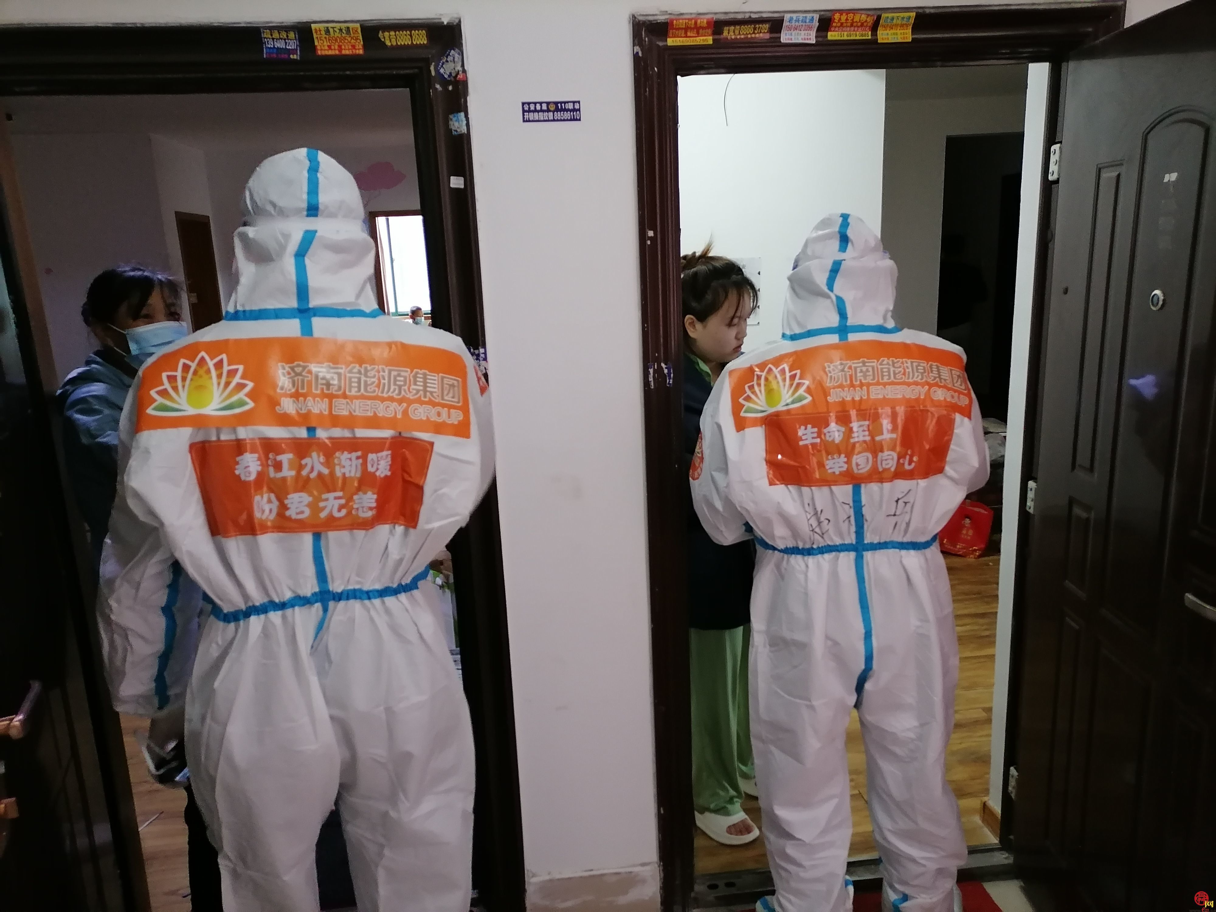 “羊肉串在等你”！济南大白“锅锅”的“段子手版”防护服