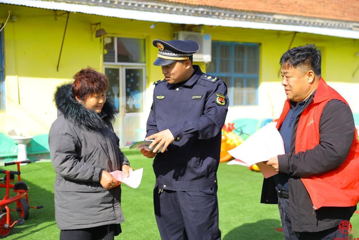 起步区孙耿街道开展有害垃圾收集宣传活动