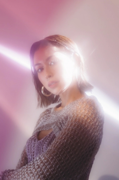 英语|34岁日本女歌手宣布奉子成婚，9宫格分享孕肚丈夫很神秘