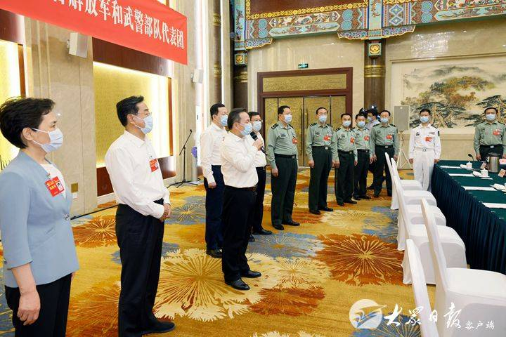 山东省委领导看望省第十二次党代会代表