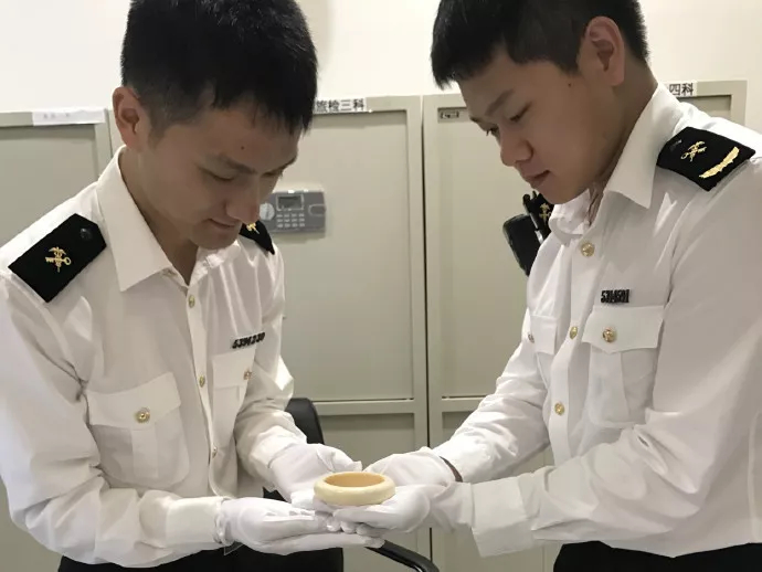 精美的象牙背后是残忍的杀戮，请拒绝象牙制品！