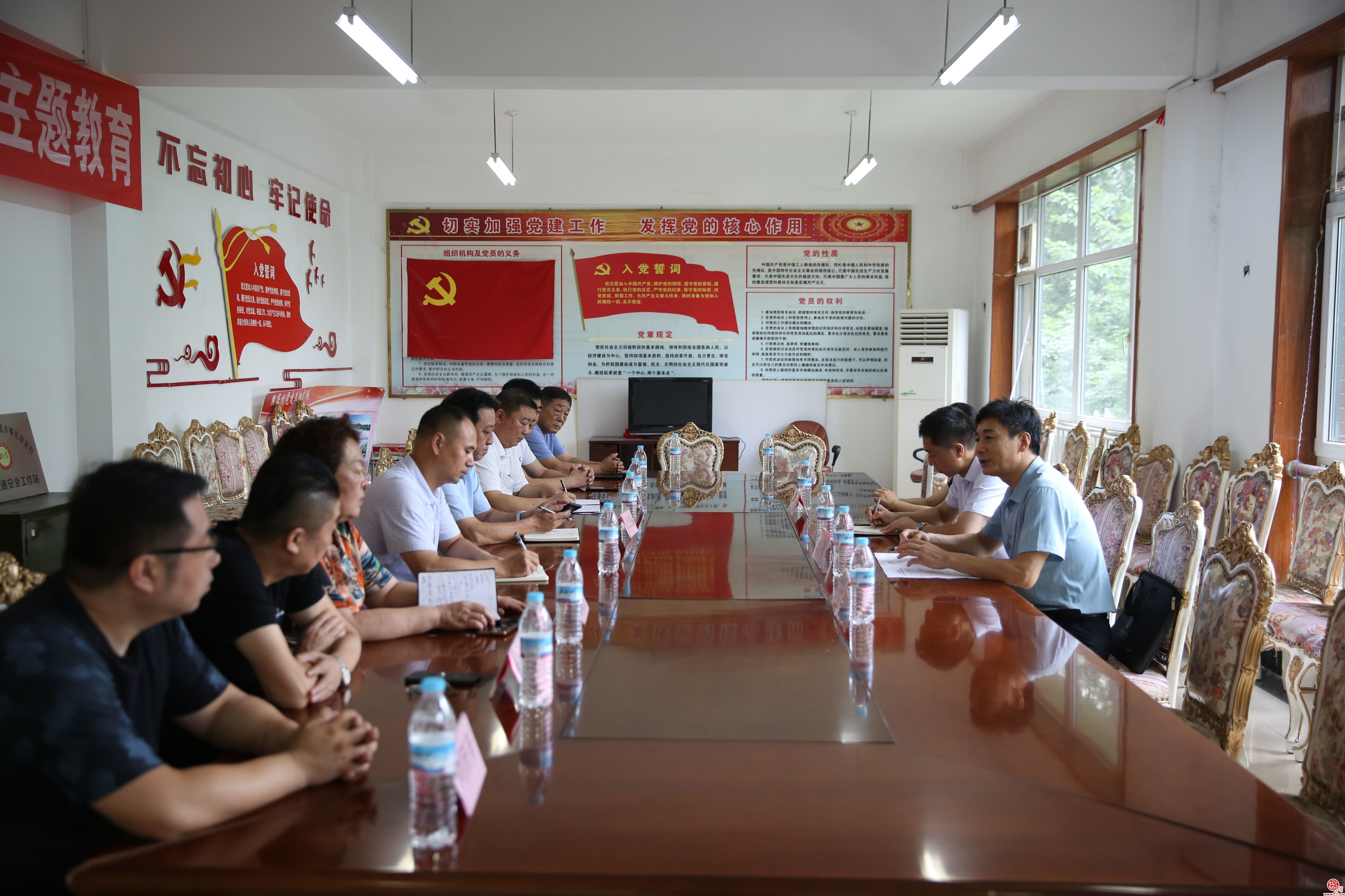 济南市行政审批服务局办公室党支部到段店村开展“下基层摸实情·强作风办实事”调研活动