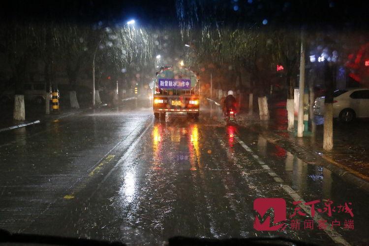 文明济南经得起大雪检阅 因为有人一直在行动