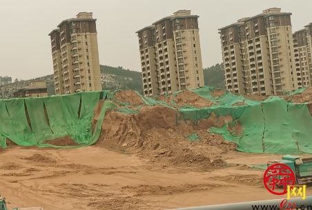 【啄木鸟在行动】长清区大学园区高架桥西侧一处施工项目渣土裸露