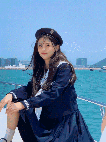 杨超越穿水手服清纯甜美回眸惊艳让人一秒沦陷