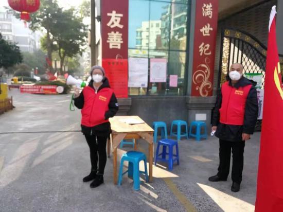 扛起党旗，他们走在疫情防控斗争第一线