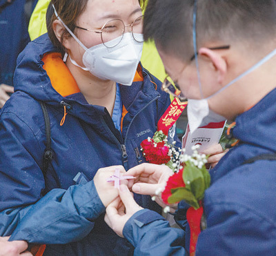 雷神山医院的15分钟婚礼