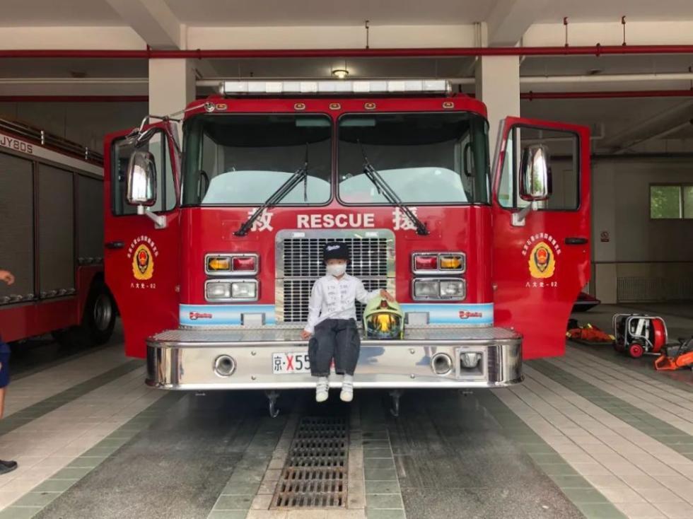 和奥特曼见面、拍武侠电影……他们用“私人订制”守护罕见病儿童的梦想