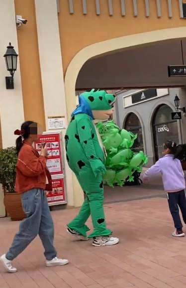 “山东的青蛙…真的好高啊”！今天的热搜过于搞笑了