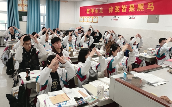 在大雪纷飞的日子，济南二中学子这样“跳舞”