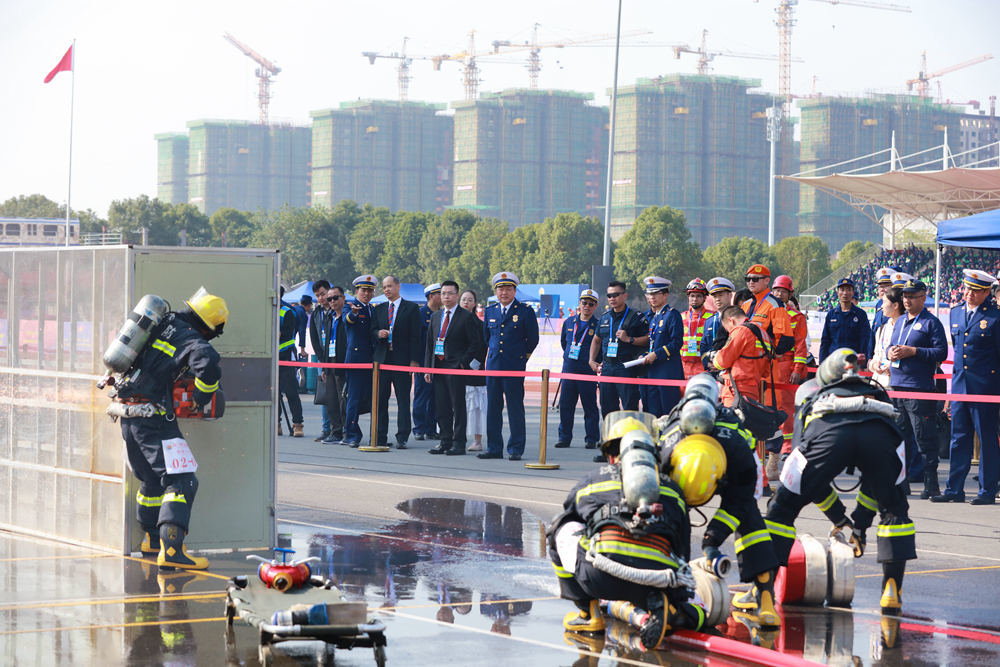 首届“火焰蓝”国际消防救援技术交流竞赛举行