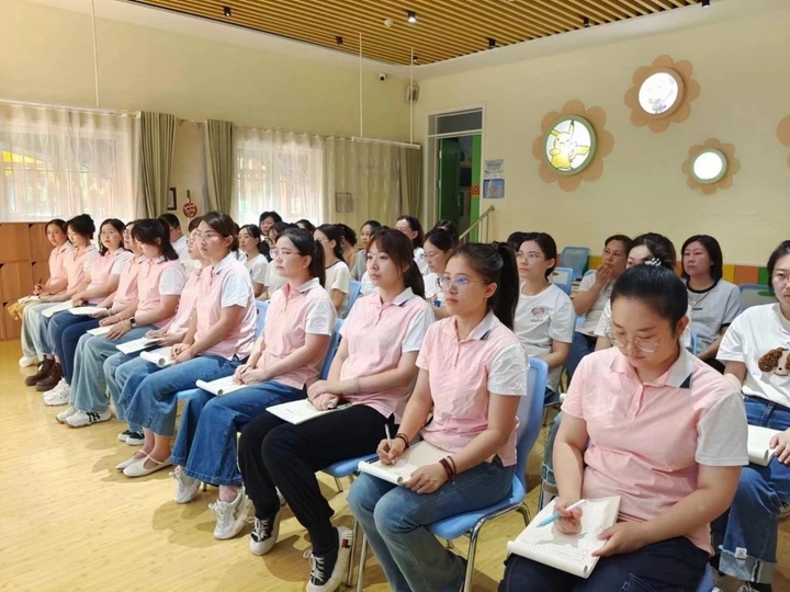 济南市佛山苑幼儿园召开新学期工作会议