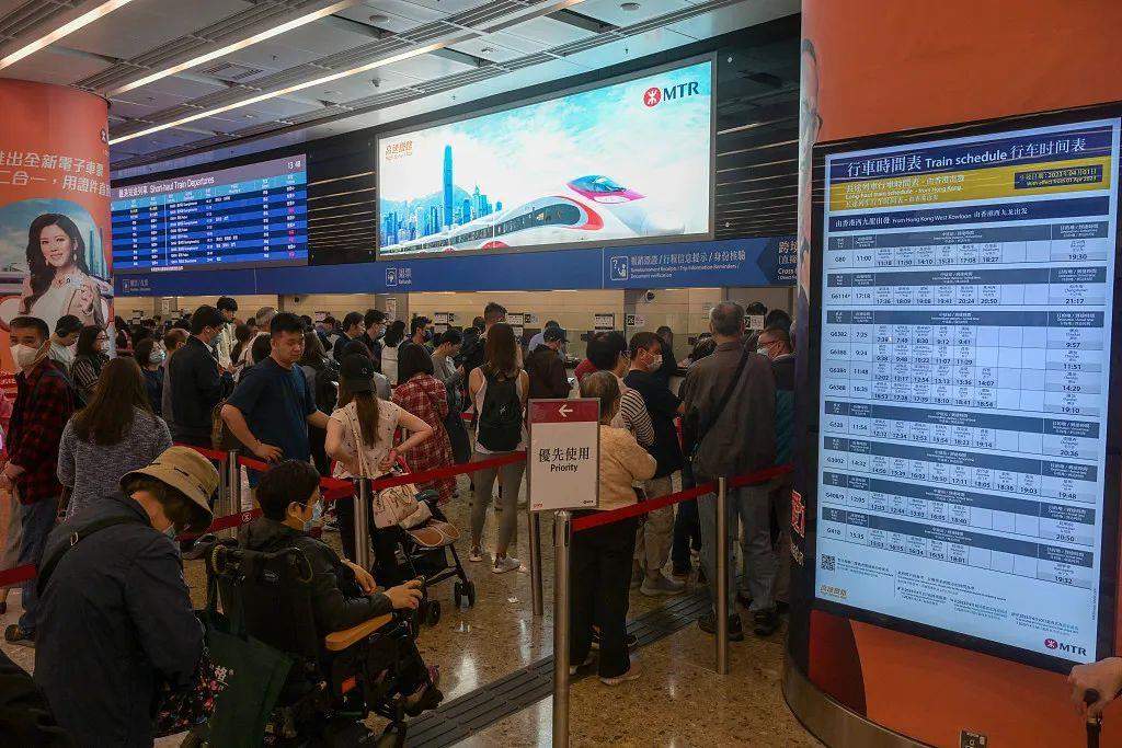 “回乡证”延期政策今起实施！高铁票也能买了