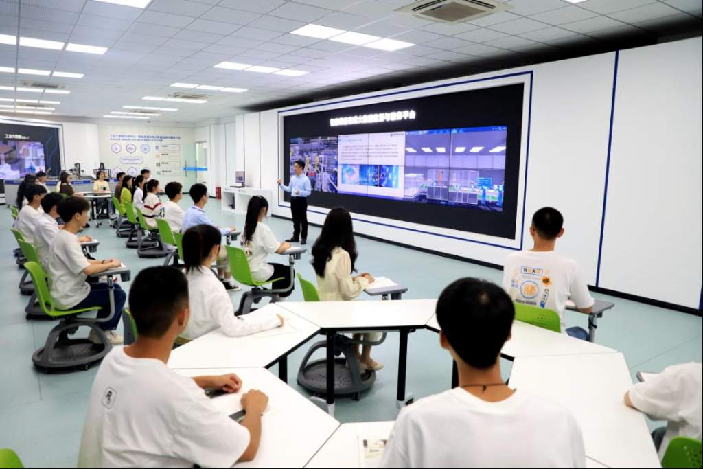 重庆科创职业学院:以“人工智能+”为引领 打通人才供需“最后一公里”