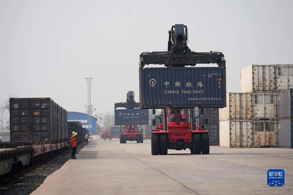 中老铁路老挝段单日客货运量双破万