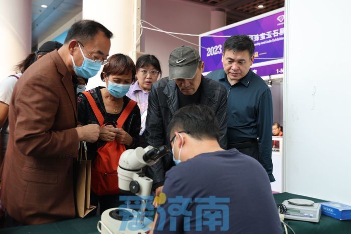 十万件珍宝齐聚济南 第三届济南国际珠宝玉石展开幕