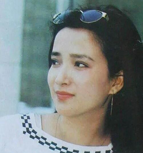 55岁何晴近照曝光，演遍四大名著，曾被称为“内地古装第一美女”