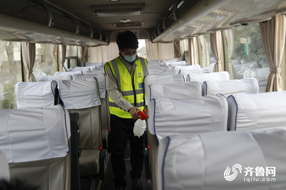  济南首批农民工返济专车发车 近200名工人将返济投入生产