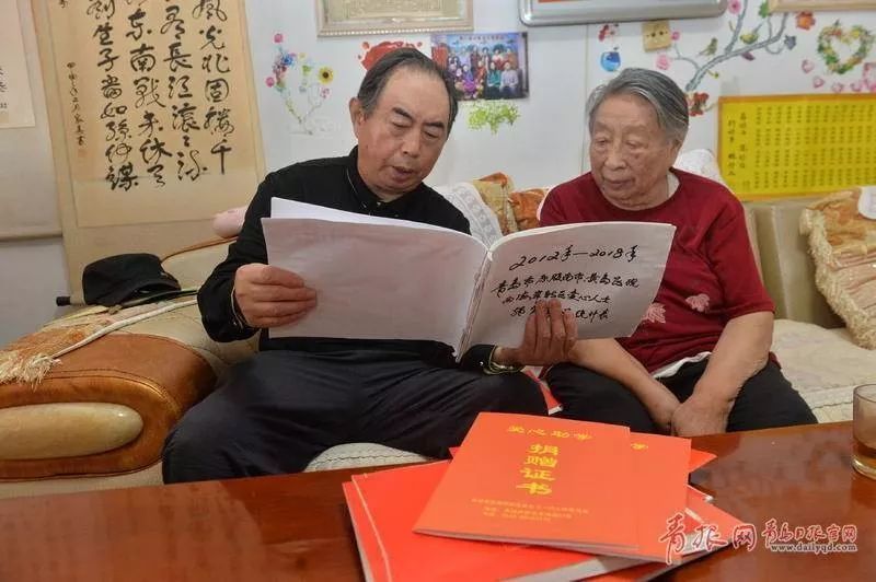 这件事，青岛88岁老人坚持了25年，感动无数青岛人……
