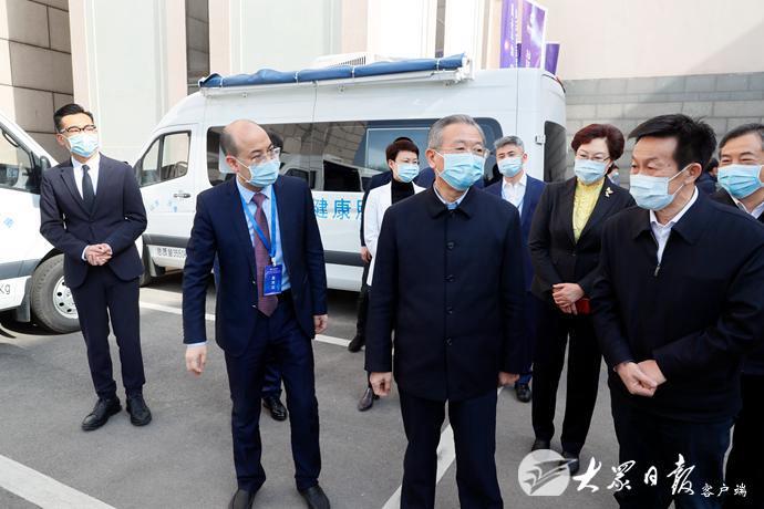 刘家义李干杰观看山东省互联网医保大健康服务平台功能展区