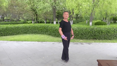 出社会以后-挂机方案66岁大叔退休后着迷跳芭蕾网友：舞出人生的出色！挂机论坛(4)