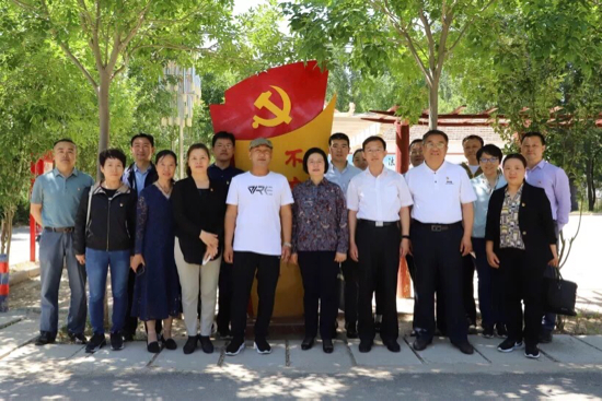 济南市委统战部党支部联合开展“不忘初心 情系群众”主题党日活动 王拥华参加