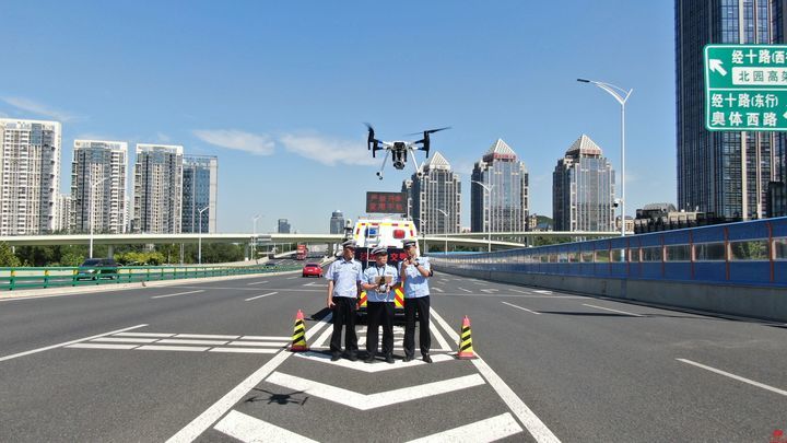 济南交警全力打造“全国一流”警务航空队—— “空中交警”为智慧公安注入新“硬核”