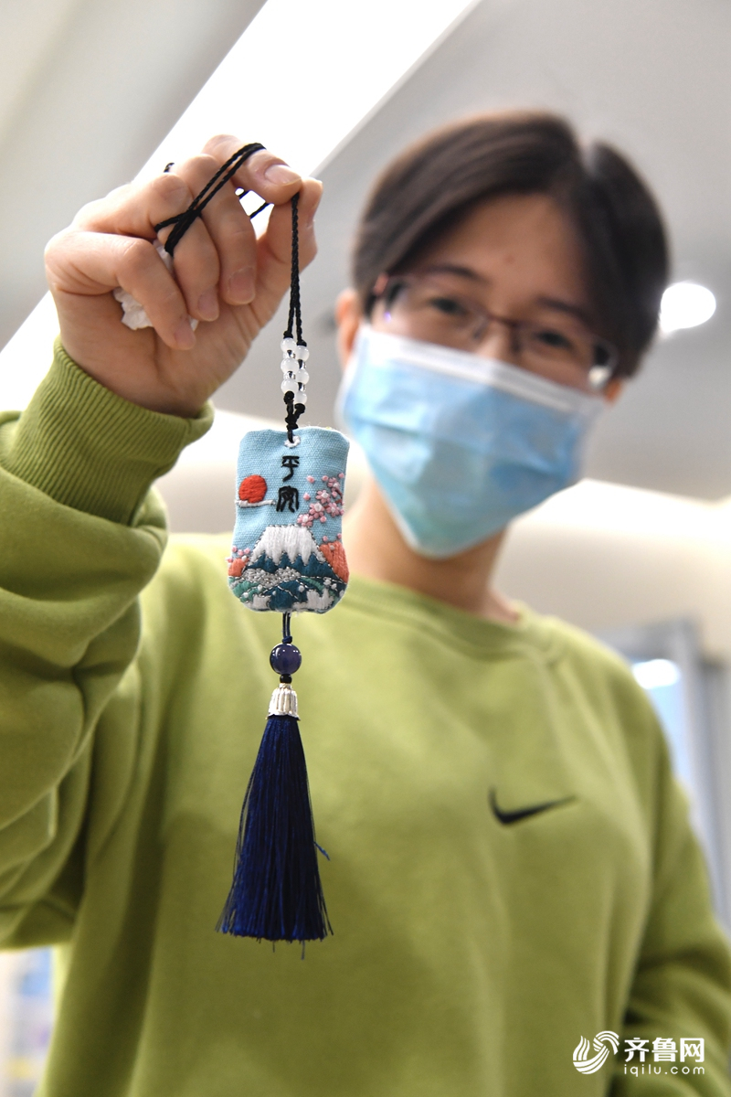 90后护士和闺蜜相约报名支援湖北独自入选：我会带着你亲手绣的平安符胜利归来