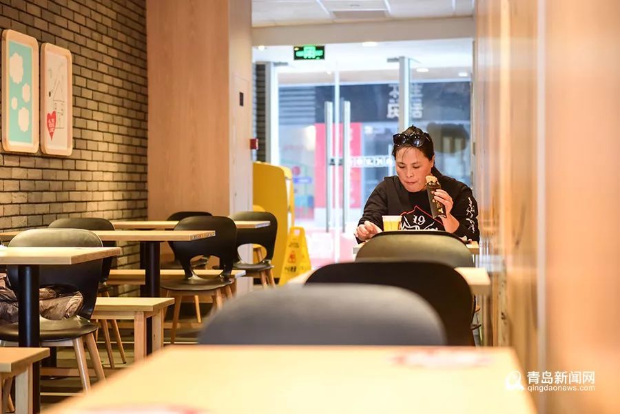 从开小公共到跑网约车，3年接两万多单！这个女司机不简单