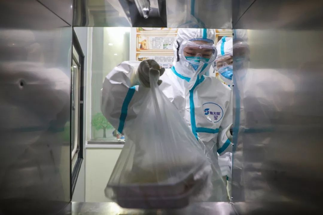 最早上报疫情的她，怎样发现这种不一样的肺炎