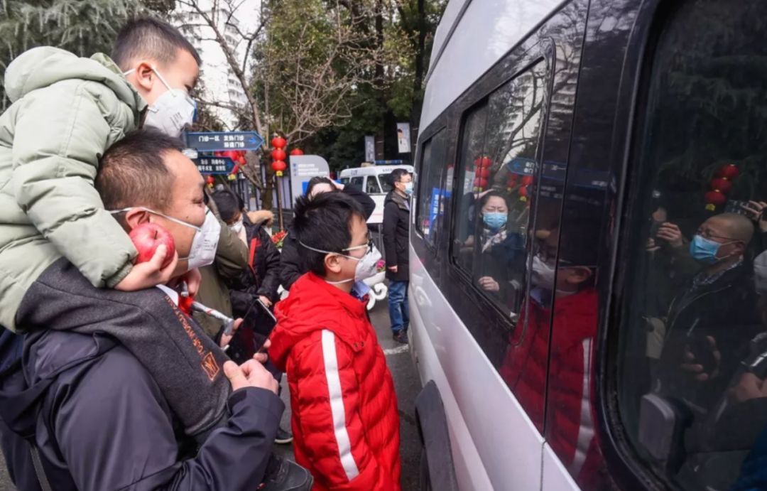 四川往湖北送医护人员和物资 执飞的机长是他