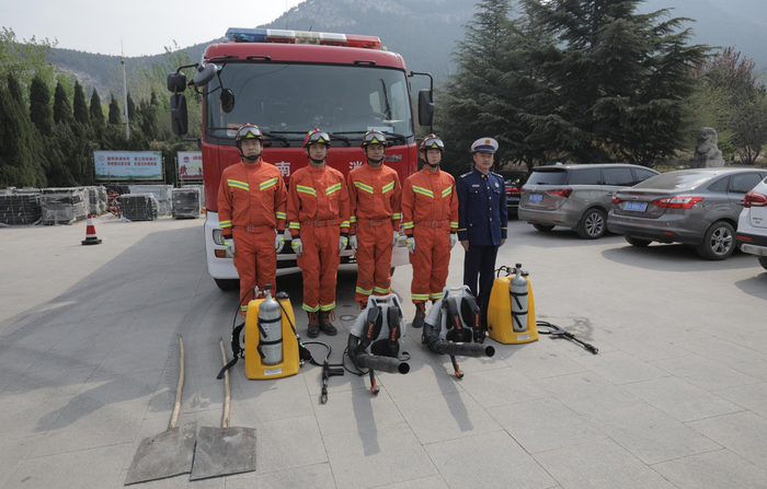 清明祭扫重安全 消防演习保平安