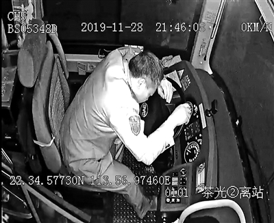 公交司机脑梗 停车、转移乘客等被赞教科书式操作