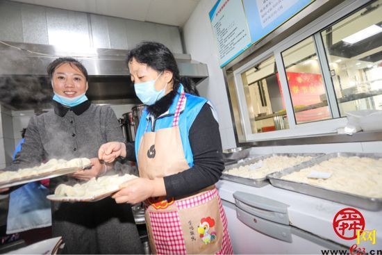就地过年 暖在身边｜槐荫区昆仑街社区饺子宴包出亲情吃出年味
