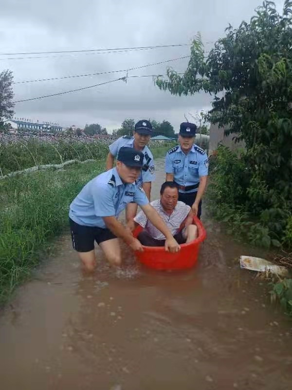 迎战“利奇马” 逆风英雄守护千家万户安全