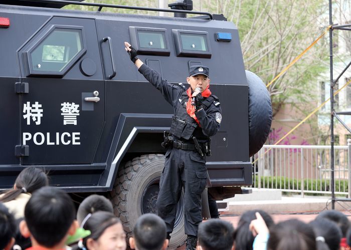 全国中小学生安全日 安全“童”行 展双警“锋”范