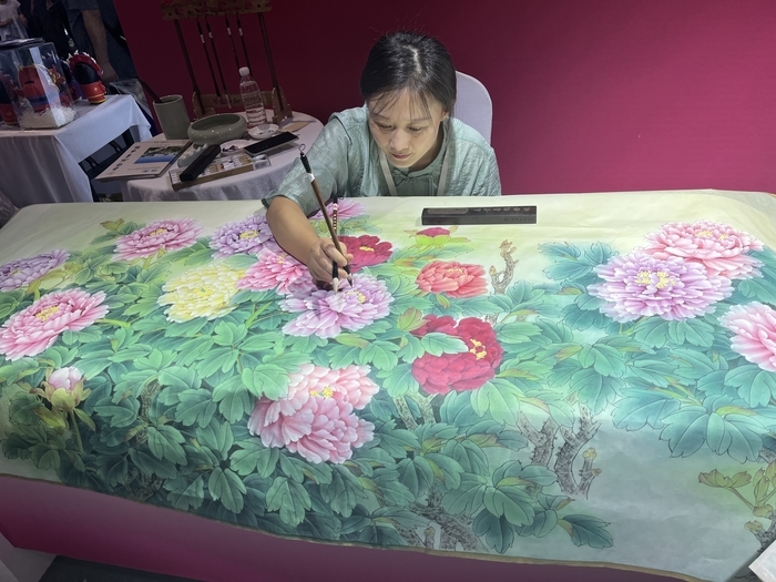 全国10张工笔牡丹画8张出自巨野，“一笔点国色”亮相文博会