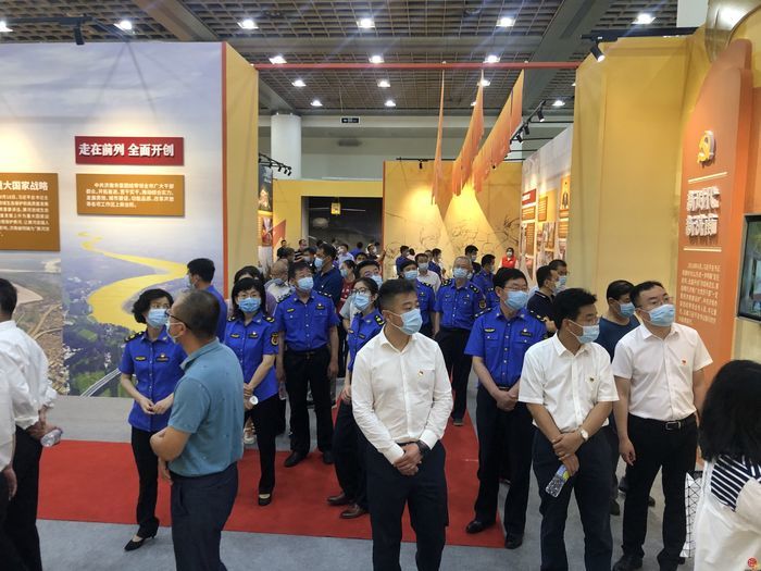 市城管局组织党员干部参观济南市庆祝中国共产党成立100周年主题展览