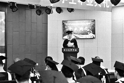 小龙虾学院首届学生毕业就业率高  大多从事“烧虾” 岗位