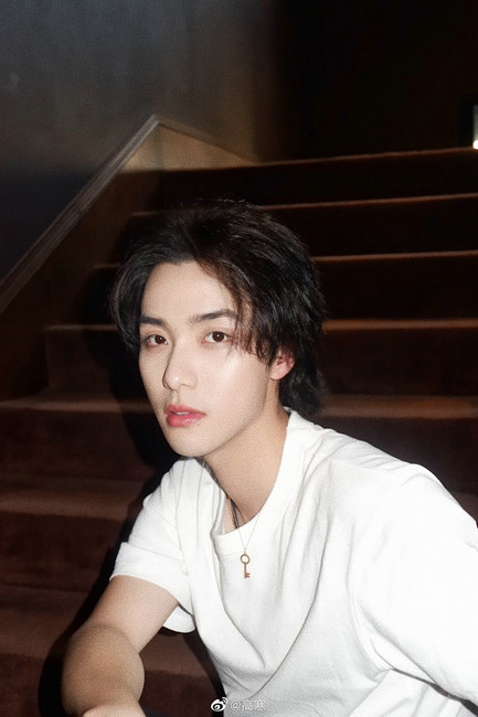 高寒《陈情令之生魂》红衣惊艳 眼神细节成人物亮点