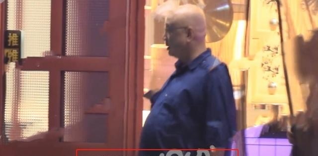 陶虹|徐峥深夜陈赫店里吃火锅，带俩美女同乘保姆车