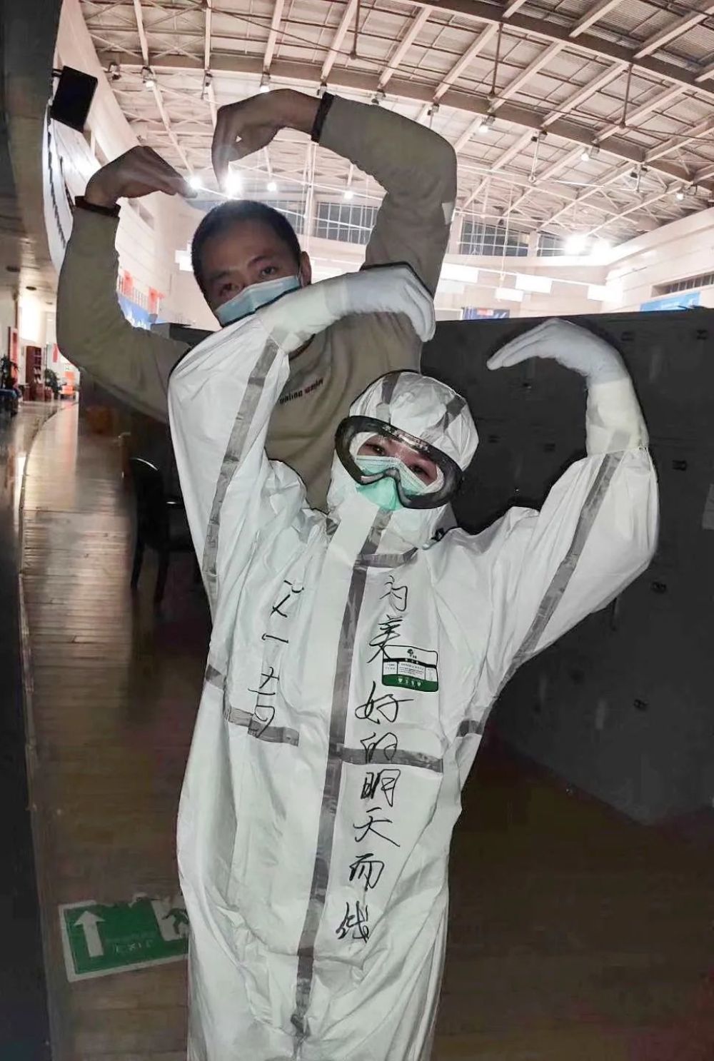 “方舱小品哥”：本想缓解患病媳妇的孤独，没想到自己火了